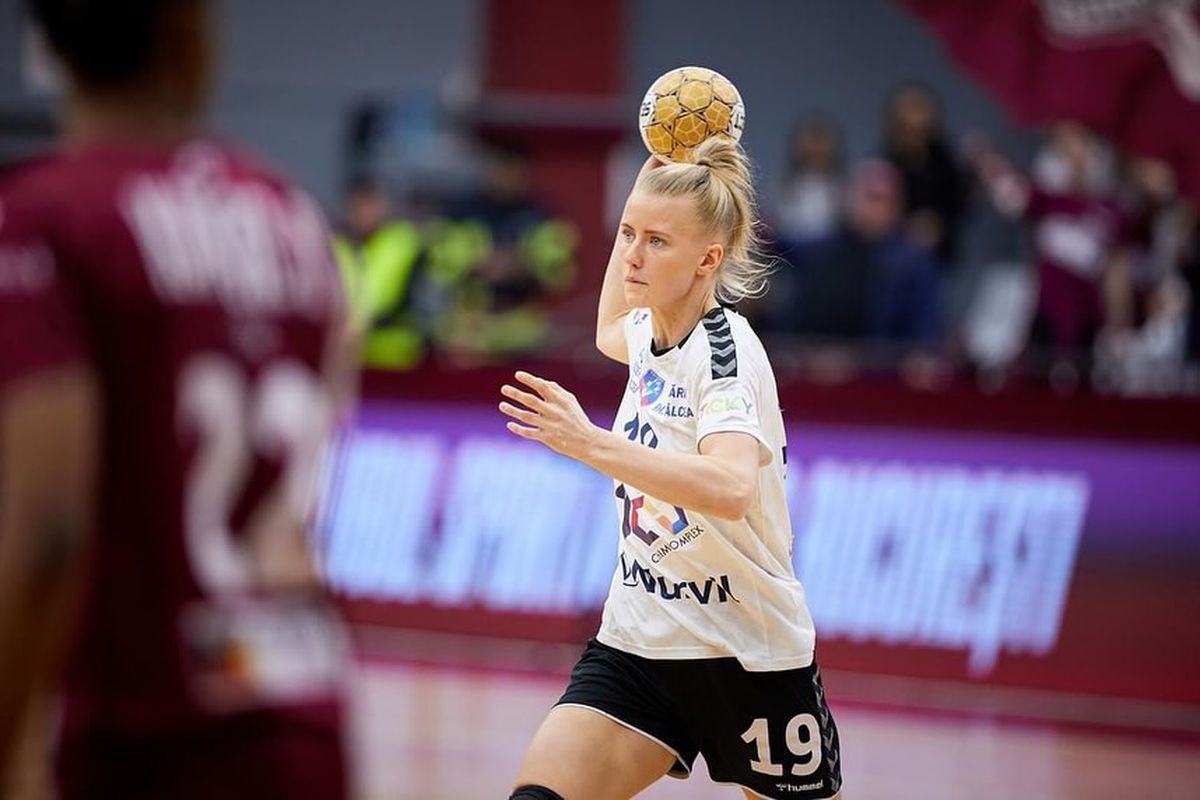 Încă o handbalistă de top din „Liga Florilor” pleacă în Ungaria: „Acasă nu puteam trăi din handbal, mai aveam un job! Vâlcea a fost prima echipă profesionistă din carieră”