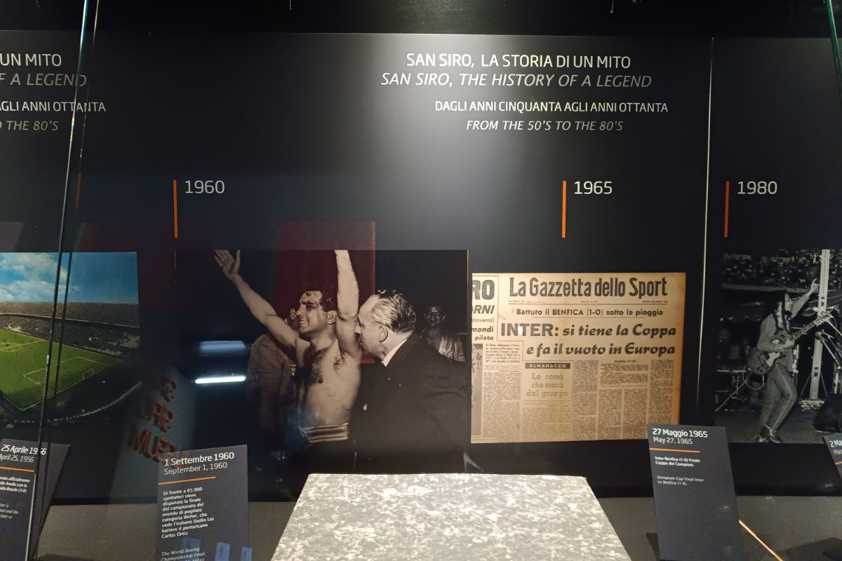 Trofeul Stelei, expus la muzeul stadionului San Siro din Milano