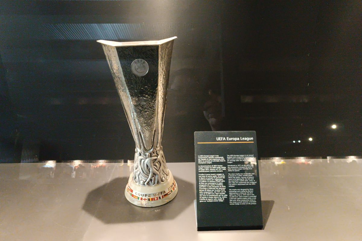 Trofeul Stelei, expus la muzeul stadionului San Siro din Milano