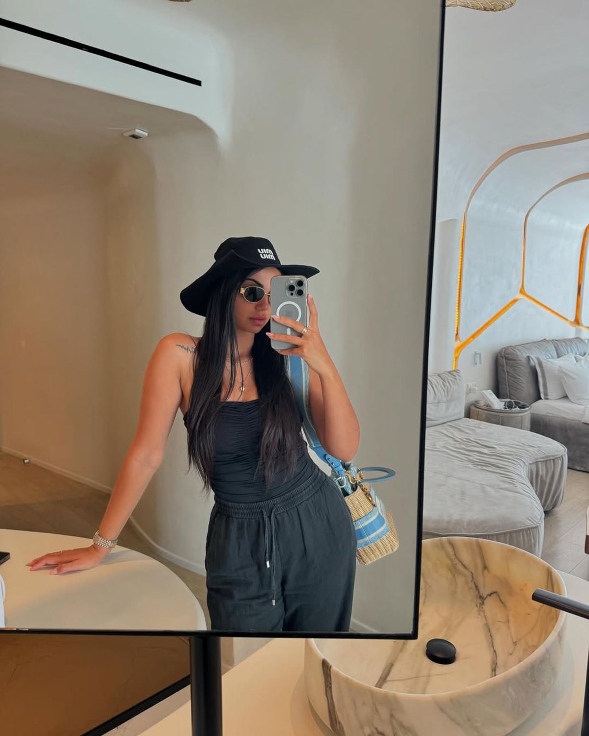 Starul din Premier League s-a mutat în casă nouă alături de superba iubită » Claudia a decis transferul de 62 de milioane de euro