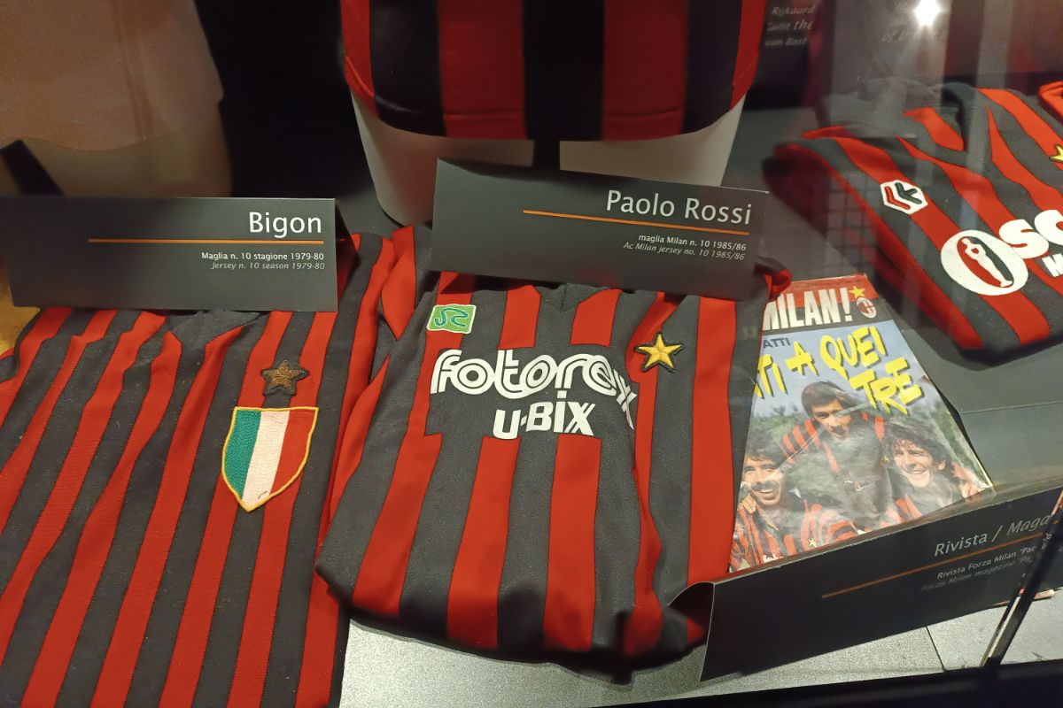 Trofeul Stelei, expus la muzeul stadionului San Siro din Milano