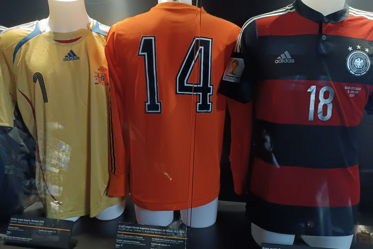 Trofeul Stelei, expus la muzeul stadionului San Siro din Milano