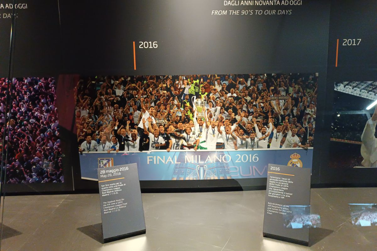 Trofeul Stelei, expus la muzeul stadionului San Siro din Milano