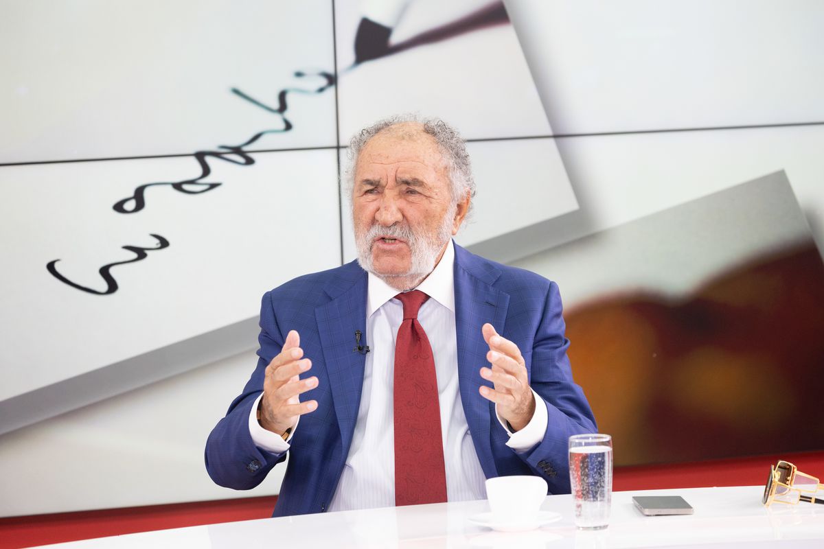 Ion Țiriac e Top Gun: „Mi-am cumpărat un avion care aterizează în curte la mine” » Testele spectaculoase pe care le face și de ce nu pilotează niciodată elicopterul pe care-l deține