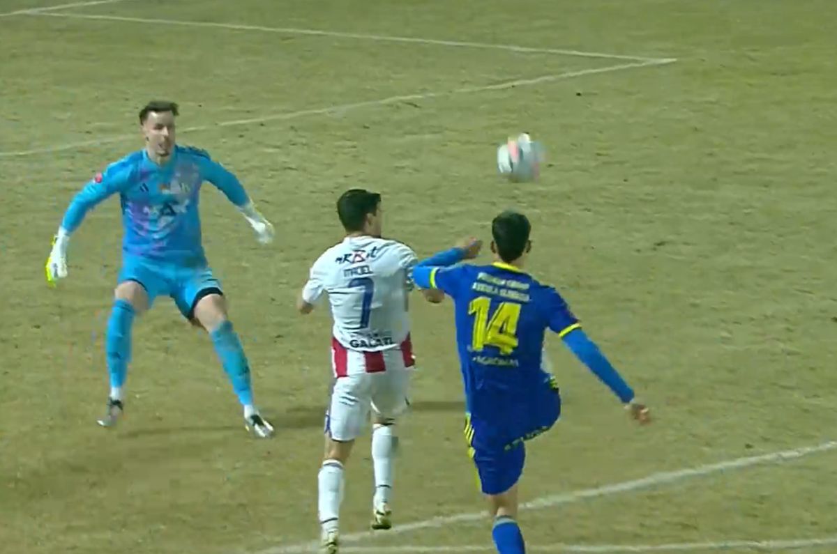 Fază hilară în Superliga » Cum a putut să-și dea autogol fostul jucător de la Rapid