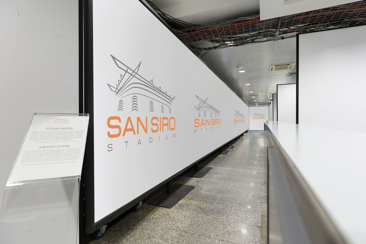 Trofeul Stelei, expus la muzeul stadionului San Siro din Milano