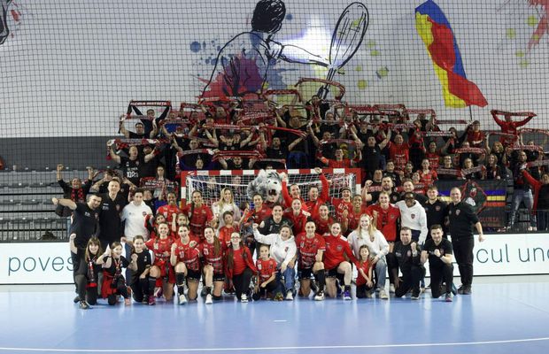 Ghici cine-i? Detaliul remarcat de fani în imaginea postată la finalul meciului Gloria Bistrița - CSM București