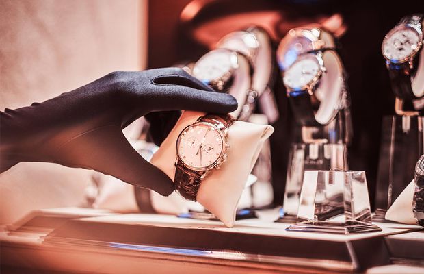 Serviciile de amanet: Oferă lichidități rapide și siguranță financiară