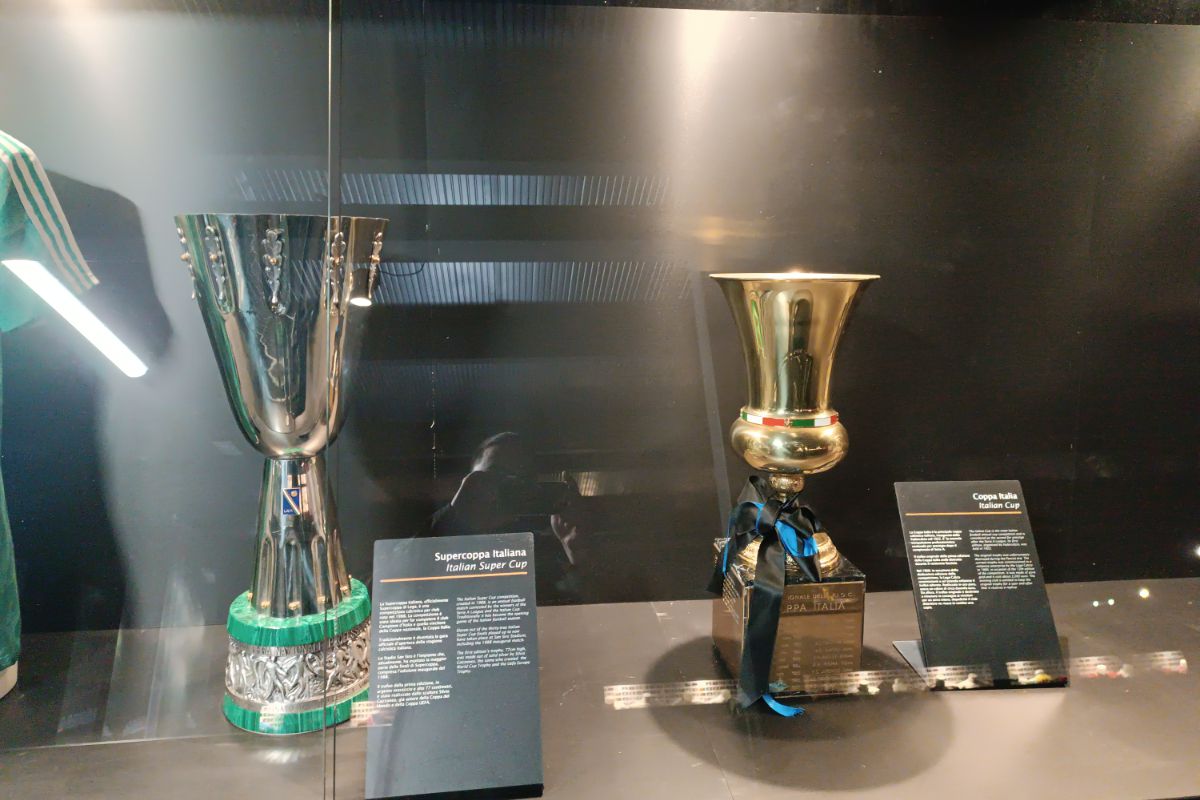 Trofeul Stelei, expus la muzeul stadionului San Siro din Milano