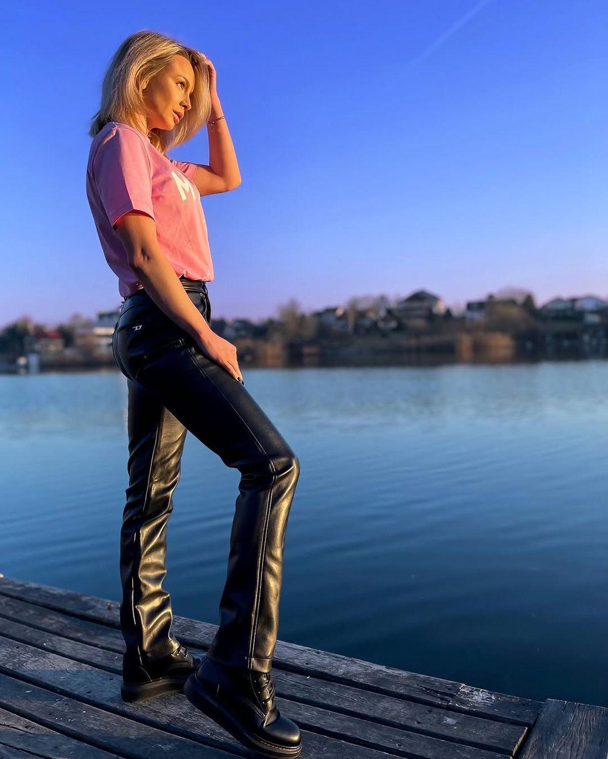 Sandra Izbașa, apariție de senzație pe scena de la Sala Palatului, alături de Andreea Esca și Lidia Buble: „Campioana blondă”