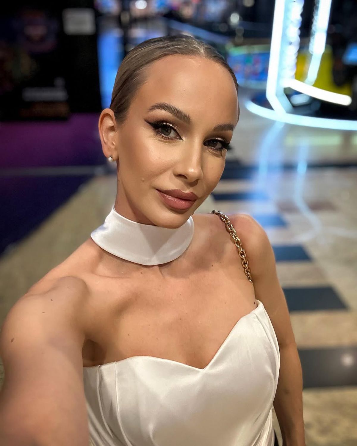 Sandra Izbașa, apariție de senzație pe scena de la Sala Palatului, alături de Andreea Esca și Lidia Buble: „Campioana blondă”