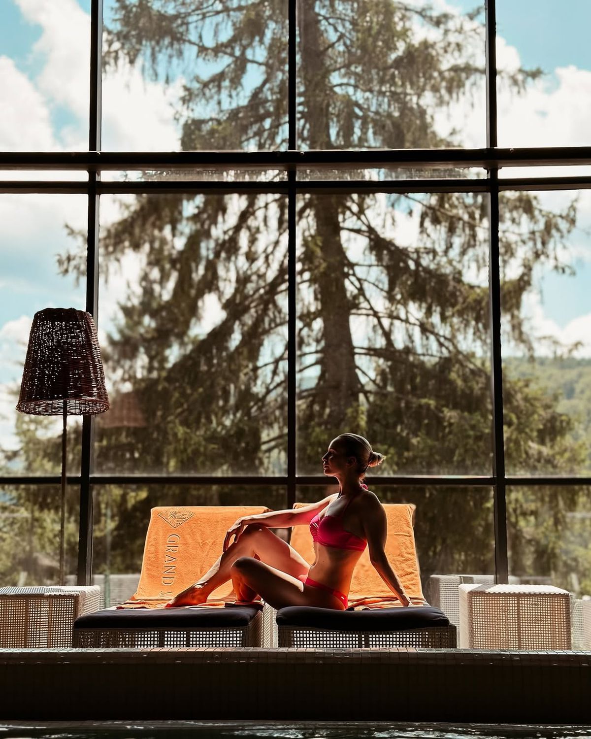 Sandra Izbașa, apariție de senzație pe scena de la Sala Palatului, alături de Andreea Esca și Lidia Buble: „Campioana blondă”