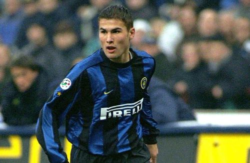 Adrian Mutu a jucat în Italia pentru Inter, Hellas Verona, Parma, AS Livorno, Juventus, Fiorentina și Cesena