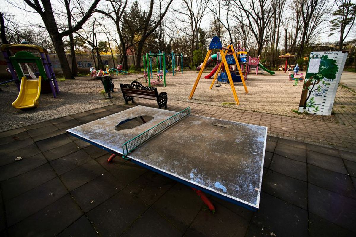 Parcurile din București au fost închise, din cauza pandemiei de COVID-19