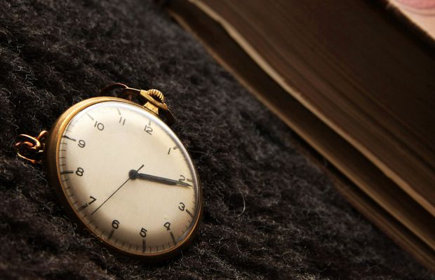 România trece la ora de vară în această noapte: ora 3:00 devine ora 4:00