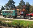Imagine din lumea reală la Nădlac! Oamenii care intră în țară pe jos sunt duși la gară cu o remorcă trasă de un tractor, dezinfectată după cursă