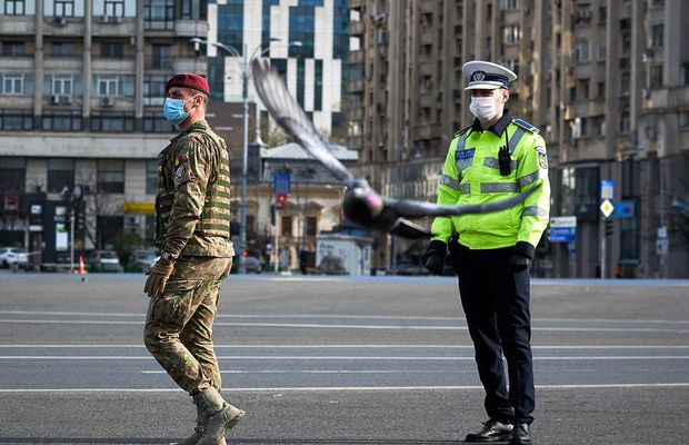 VIDEO Moment emoționant în plină pandemie de coronavirus » Imnul României a răsunat în toată țara, de la megafoanele mașinilor de poliție