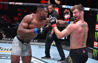 Francis Ngannou, noul campion la categoria grea în UFC! KO devastator în meciul pentru centură