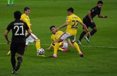 Mirel Rădoi nu l-a iertat pe Mario Camora! Ce mutări a fost nevoit să facă, după eroarea din prima repriză