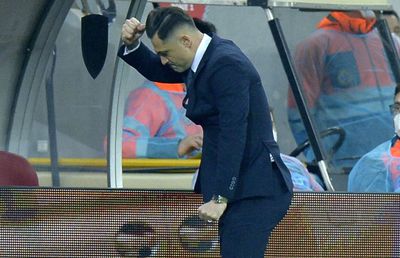 Rădoi, enervat în două momente: „Dă-le, bă, mingea!” + „Sunt lucruri care nu se văd la TV”