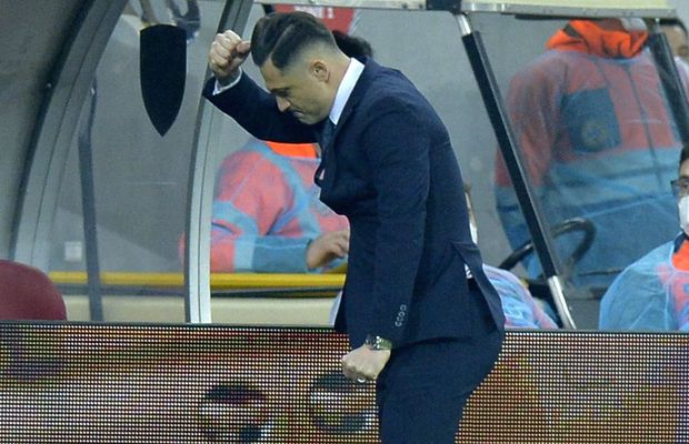 Rădoi, enervat în două momente: „Dă-le, bă, mingea!” + „Sunt lucruri care nu se văd la TV”