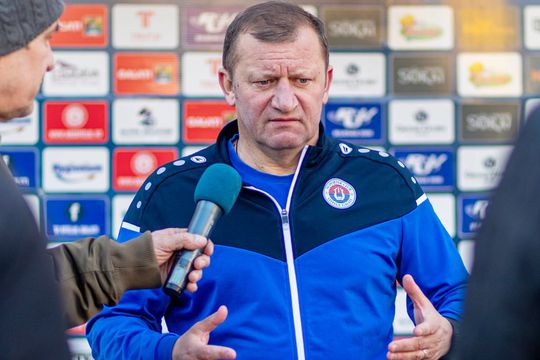 Dorinel Munteanu (foto) o antrenează pe Oțelul Galați // foto: Facebook @ SC Otelul Galati