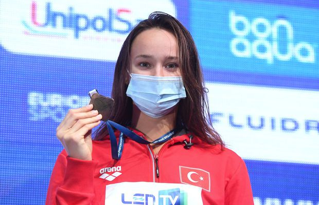 O înotătoare de origine ucraineană a călcat în picioare steagul Rusiei » Reacția ministrului rus al Sportului