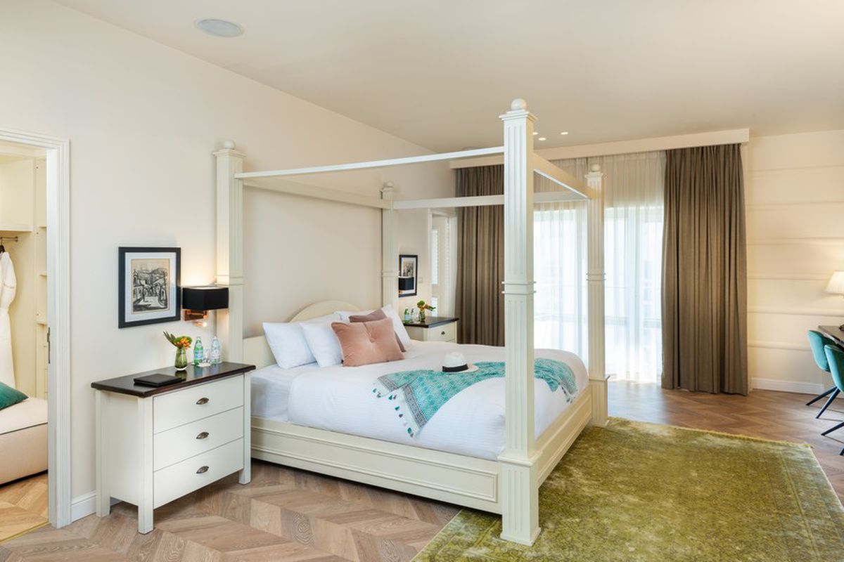 Delegația României, cazată la cel mai inedit hotel din Israel, unde „parchează” și Abramovich » Care e prețul pe noapte al unei camere