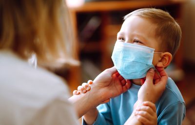 Măștile de protecție recomandate pentru copii. Cum alegi produsul potrivit?