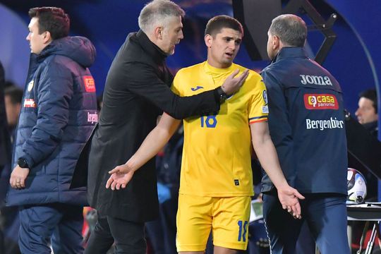 În momentul schimbării, Răzvan Marin nu părea satisfăcut cu explicațiile selecționerului. FOTO: Cristi Preda