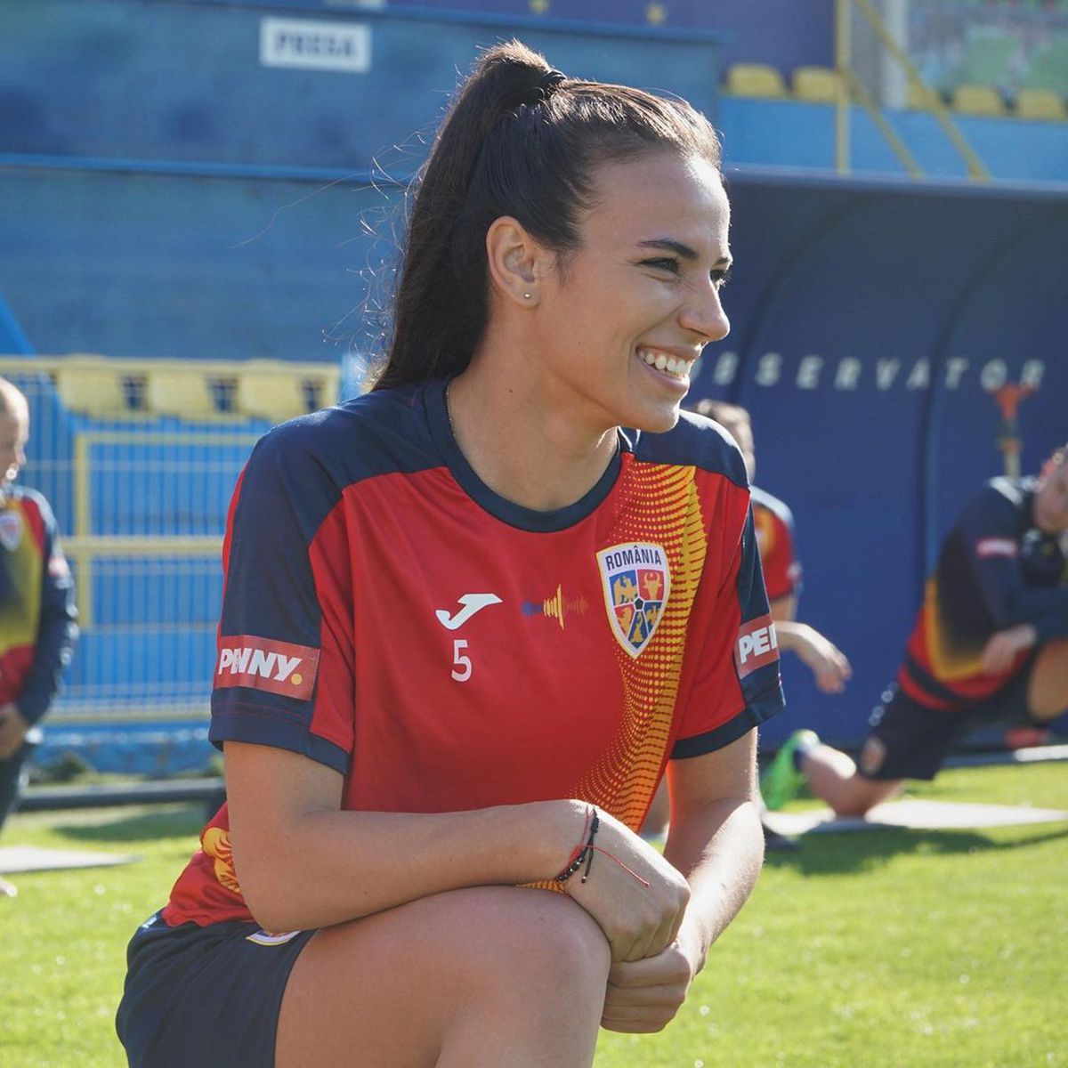 Au găsit-o într-un stadion plin! Cine a atras toate privirile la meciul naționalei de la Sibiu