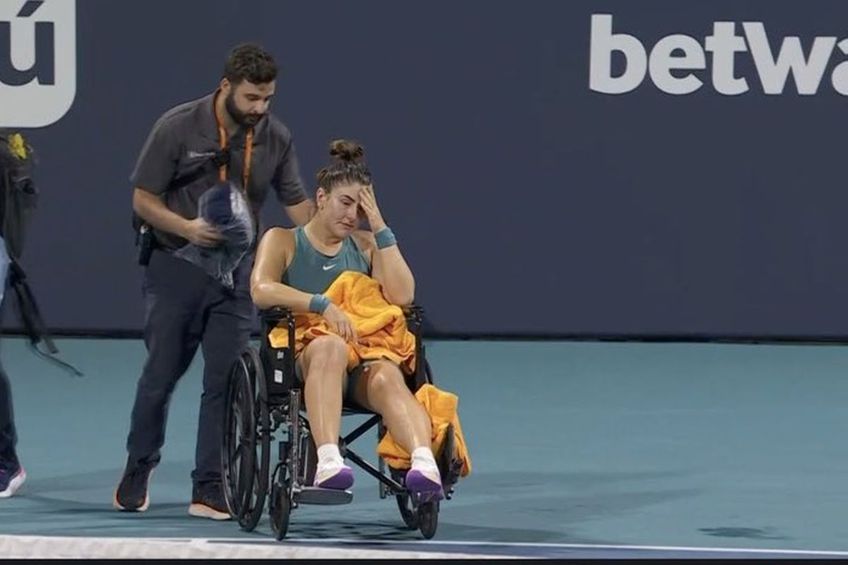 Bianca Andreescu (22 de ani, numărul 31 WTA) s-a accidentat în meciul contra rusoaicei Ekaterina Alexandrova (28 de ani, numărul 18 WTA), în faza „optimilor” de finală ale turneului de la Miami.