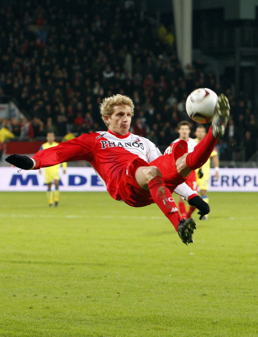 Mihai Neșu, pe vremea când juca la FC Utrecht Patronul lui FC Utrecht, un multimilionar olandez, vine în România special pentru Neșu: „E un om minunat! A redevenit luptătorul care era pe terenul de fotbal”