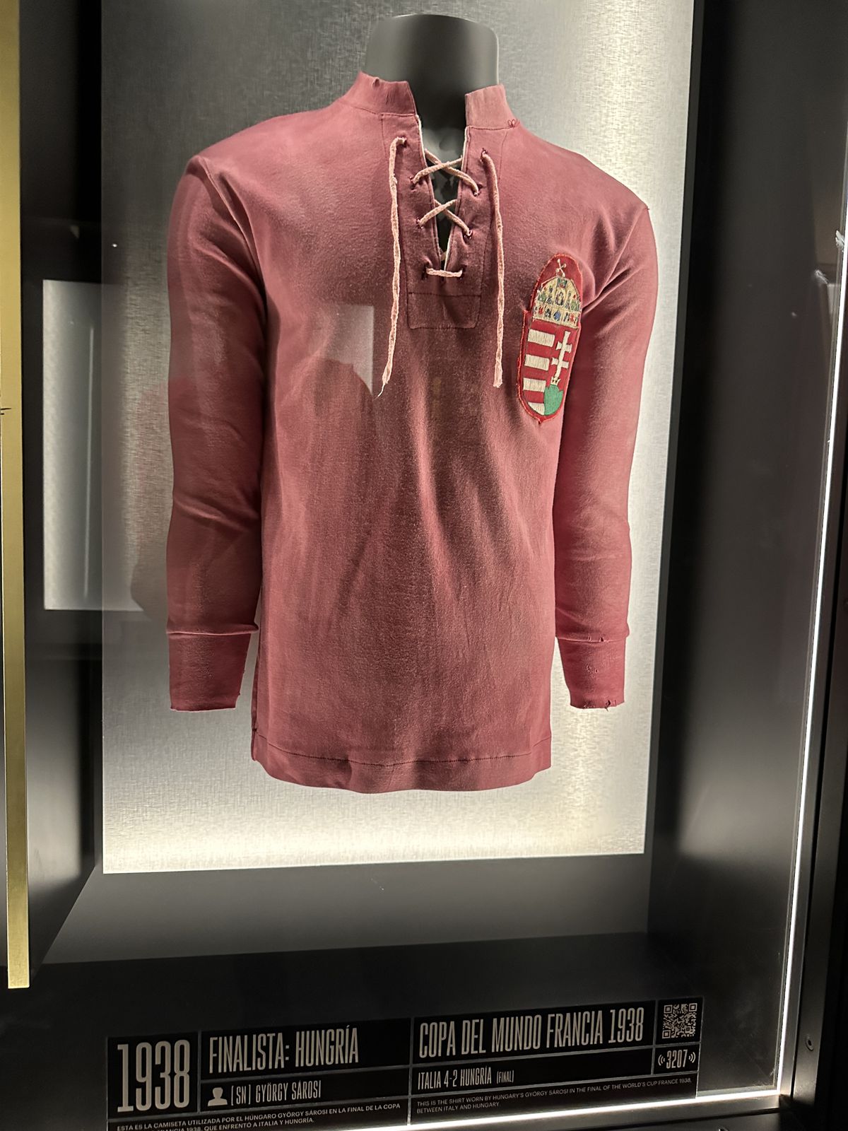 Galerie impresionantă de tricouri la muzeul fotbalului din Madrid