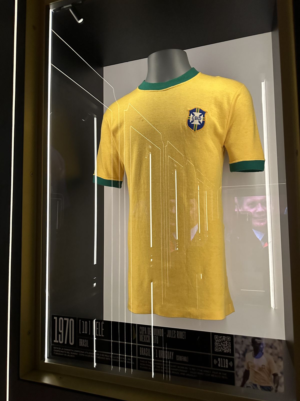 Galerie impresionantă de tricouri la muzeul fotbalului din Madrid