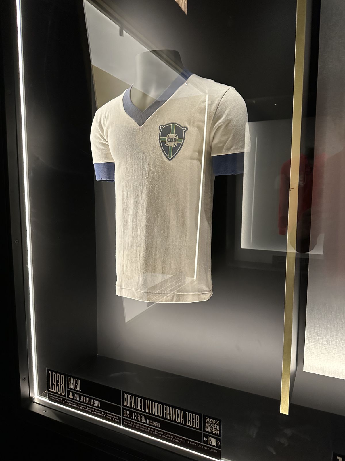 Galerie impresionantă de tricouri la muzeul fotbalului din Madrid