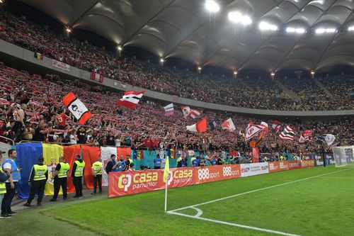 Suporterii lui Dinamo ar putea reveni pe stadion într-un meci decisiv pentru club