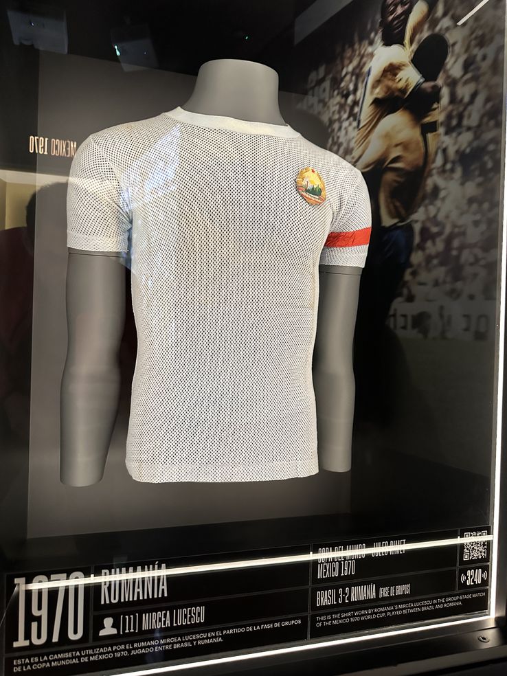 Tricoul purtat de Mircea Lucescu la meciul cu Brazilia din 1970