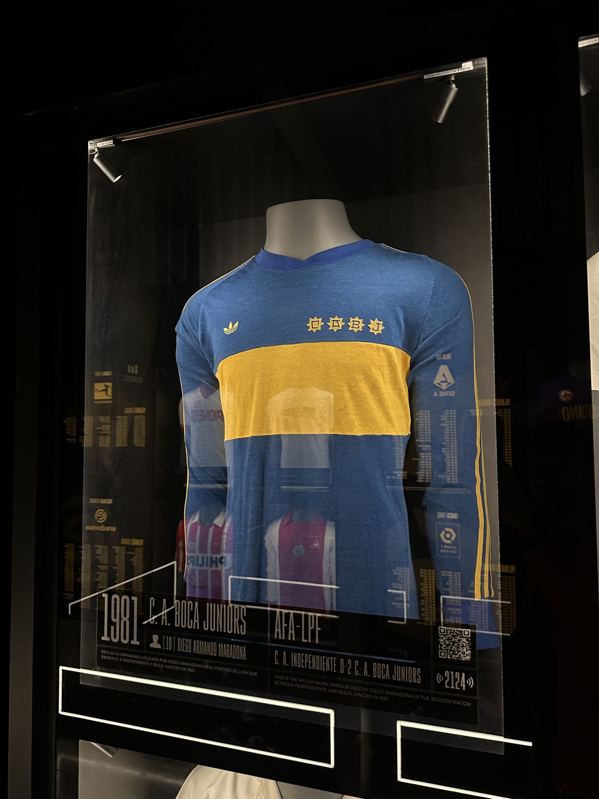 Galerie impresionantă de tricouri la muzeul fotbalului din Madrid