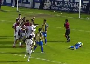 Bătaie cruntă la un meci de fotbal din Mexic » Portarul a ajuns în ambulanță!