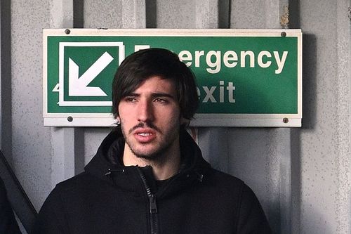 Sandro Tonali riscă să părăsească stadioanele din Anglia pe ieșirea de urgență Foto: Guliver/GettyImages