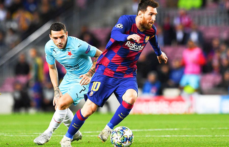 Nicolae Stanciu în duel cu marele Lionel Messi, într-un Slavia Praga - Barcelona, foto: Imago Elogii de la Rafa Benitez » „Este sortit să intre în istorie! Poate să ajungă la nivelul lui Messi sau al lui Cristiano”