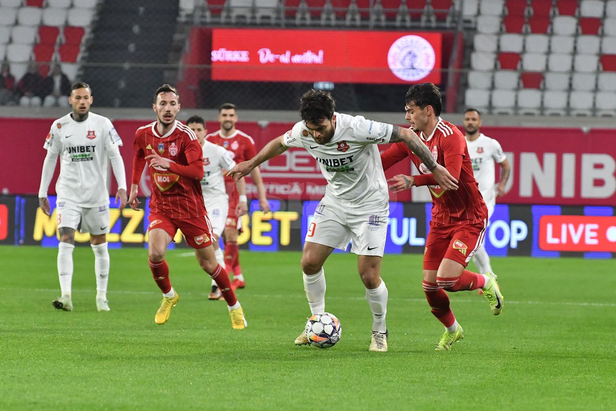 Dorinel Munteanu și-a certat 2 jucători, după Sepsi - Hermannstadt: „Repriza cadourilor! Au marcat pe greșeli personale”