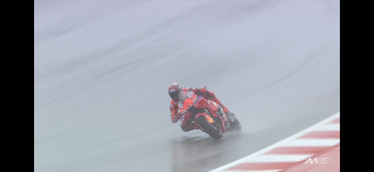 Franco Morbidelli a „zburat” pe ploaie! Marc Marquez a avut prima sa căzătură din acest sezon de MotoGP