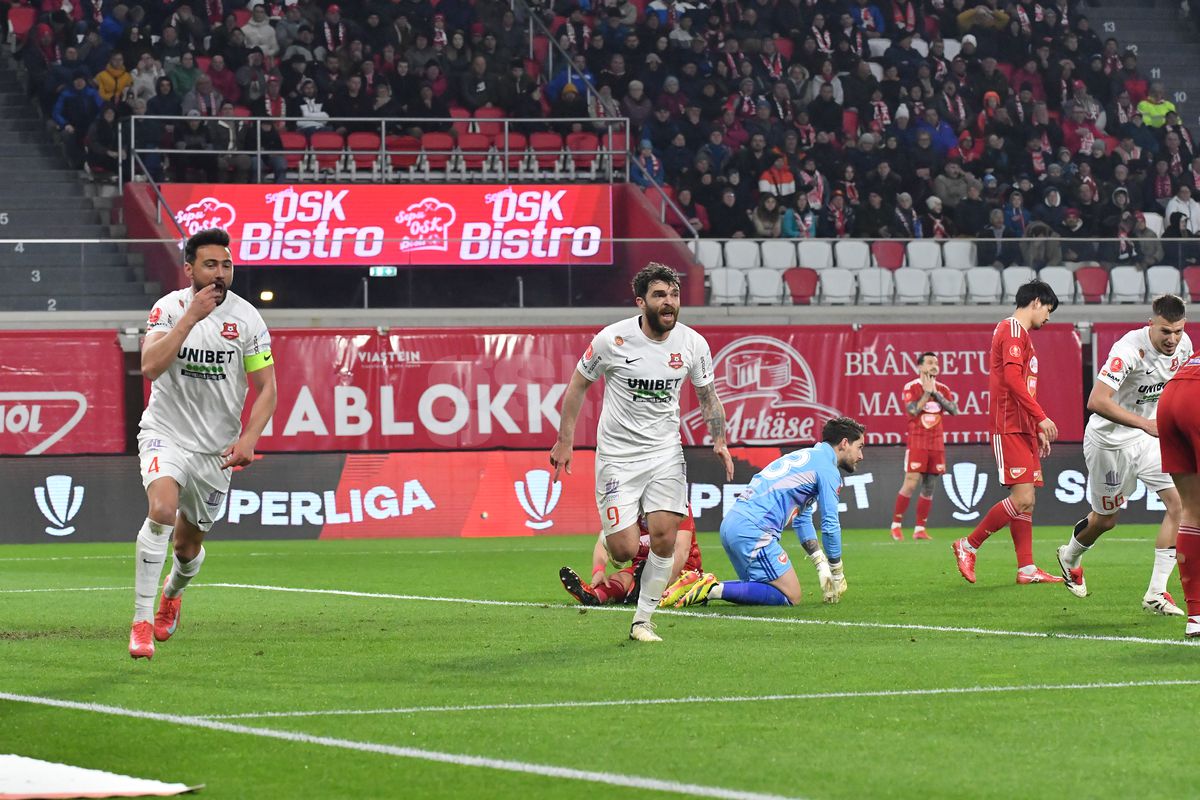 Dorinel Munteanu și-a certat 2 jucători, după Sepsi - Hermannstadt: „Repriza cadourilor! Au marcat pe greșeli personale”