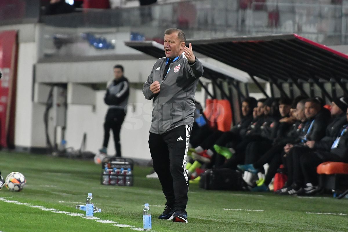 Dorinel Munteanu și-a certat 2 jucători, după Sepsi - Hermannstadt: „Repriza cadourilor! Au marcat pe greșeli personale”