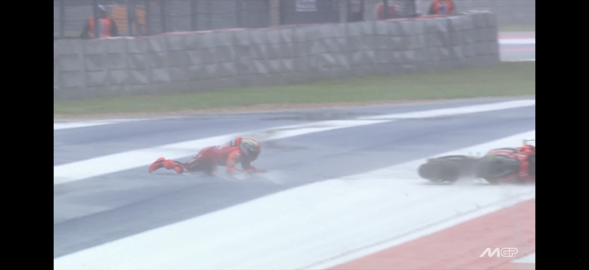 Franco Morbidelli a „zburat” pe ploaie! Marc Marquez a avut prima sa căzătură din acest sezon de MotoGP