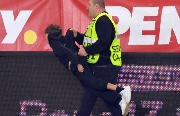 Avem răspunsul firmei de pază! Explicație pentru intervenția în forță de pe „Arcul de Triumf” » De ce i-au luat stewarzii pe sus pe copii: „Sub nicio formă!”