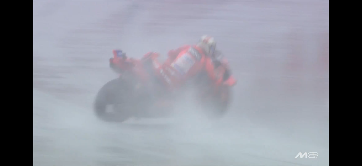 Franco Morbidelli a „zburat” pe ploaie! Marc Marquez a avut prima sa căzătură din acest sezon de MotoGP