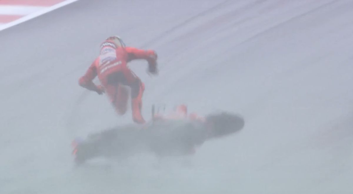 Franco Morbidelli a „zburat” pe ploaie! Marc Marquez a avut prima sa căzătură din acest sezon de MotoGP
